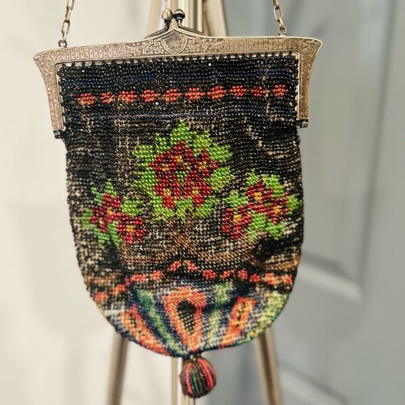 COPY - Gorgeous Vintage beaded handbag with intricate  Floral Design. - Picture 6 of 8